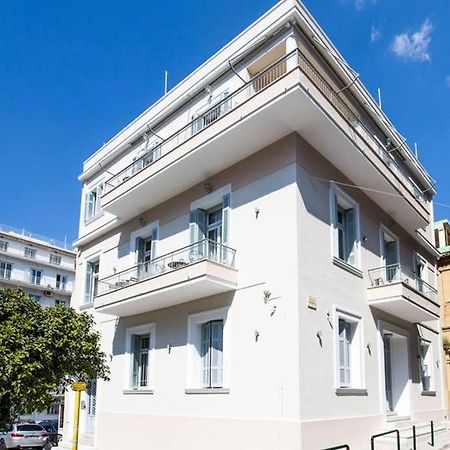 Neoclassical Apartment With 3 Bedrooms In Piræus Eksteriør billede