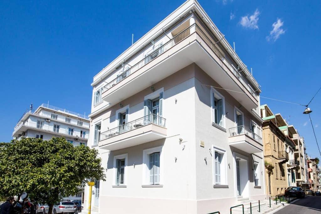 Neoclassical Apartment With 3 Bedrooms In Piræus Eksteriør billede