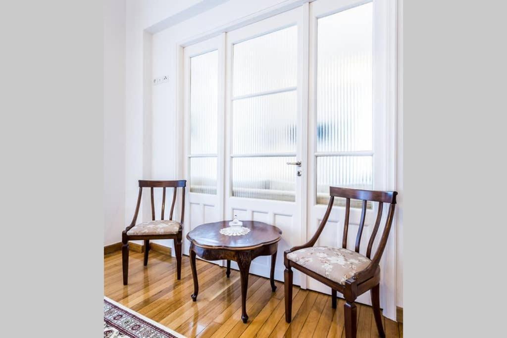 Neoclassical Apartment With 3 Bedrooms In Piræus Eksteriør billede